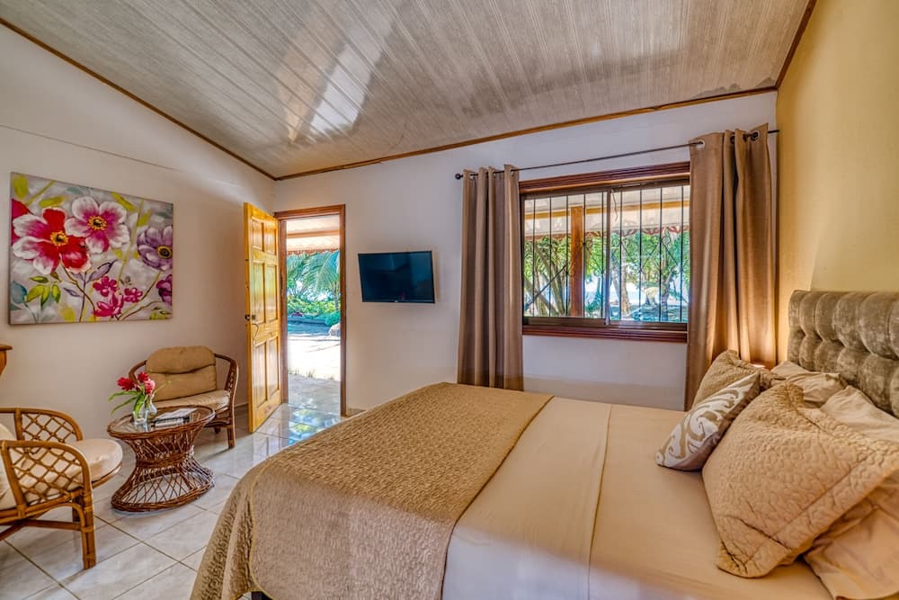 Yucca Beachfront Hotel