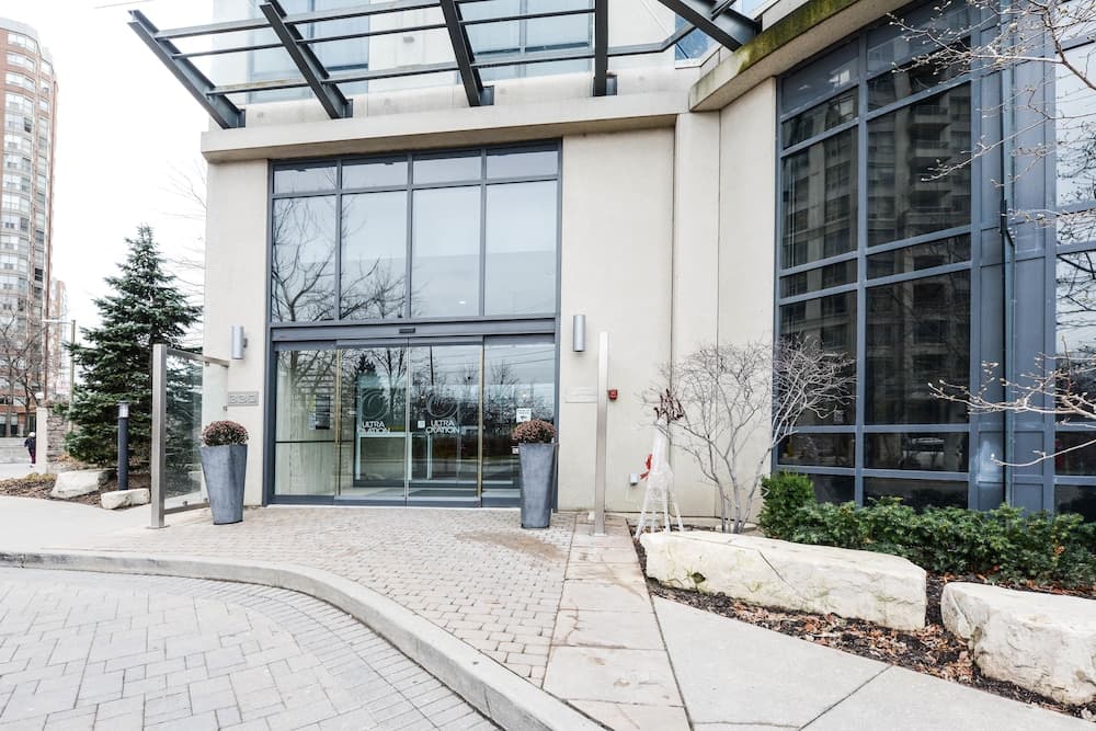 Sarkar Suites - 330 Burnhamthorpe Road