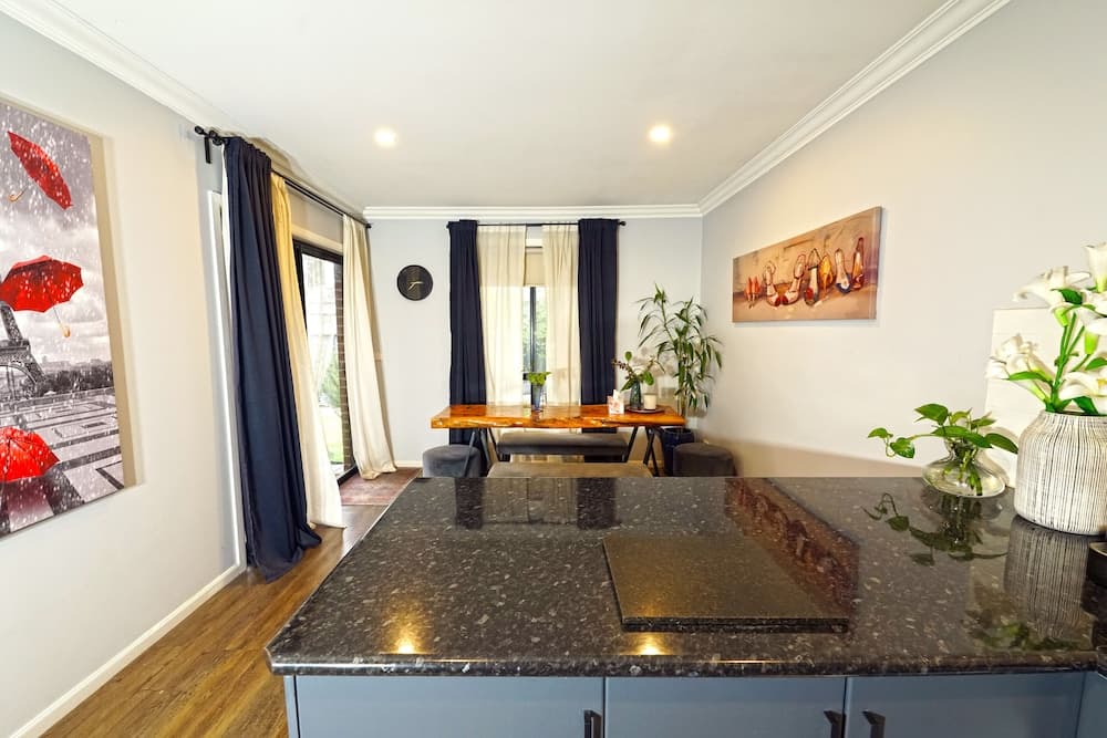 Self-contained Retreat 3BR WiFi Parking
