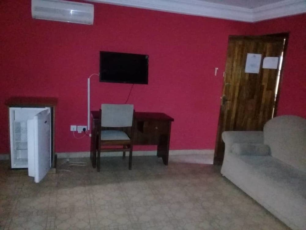 Nhyira Hotel