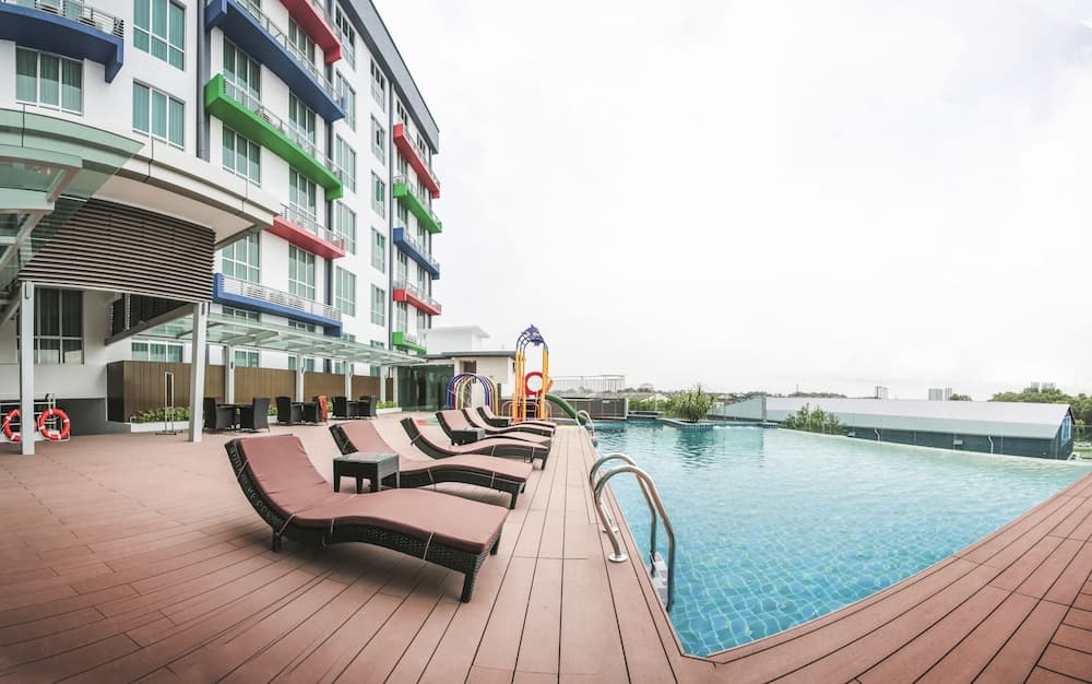 V8 Hotel