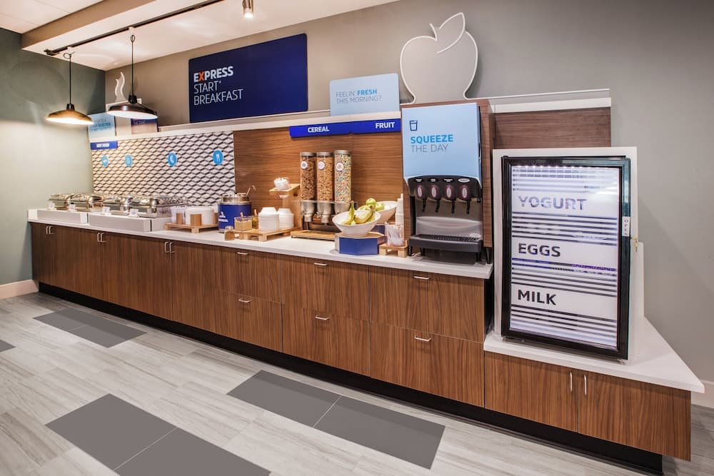 Holiday Inn Express & Suites Hannibal - Medical Center by IHG