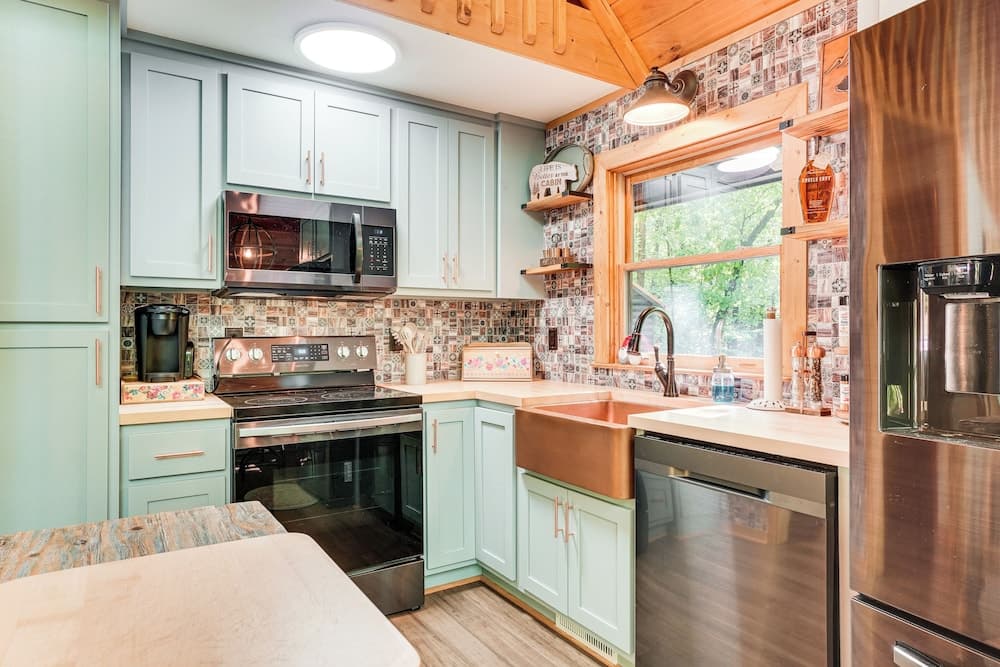 5 Mi to Helen: Hideaway w/ Deck & Grill!
