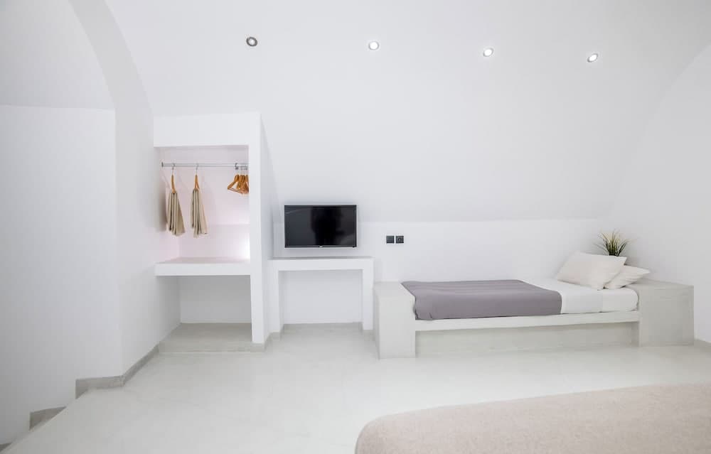 Cliff Aura Suites