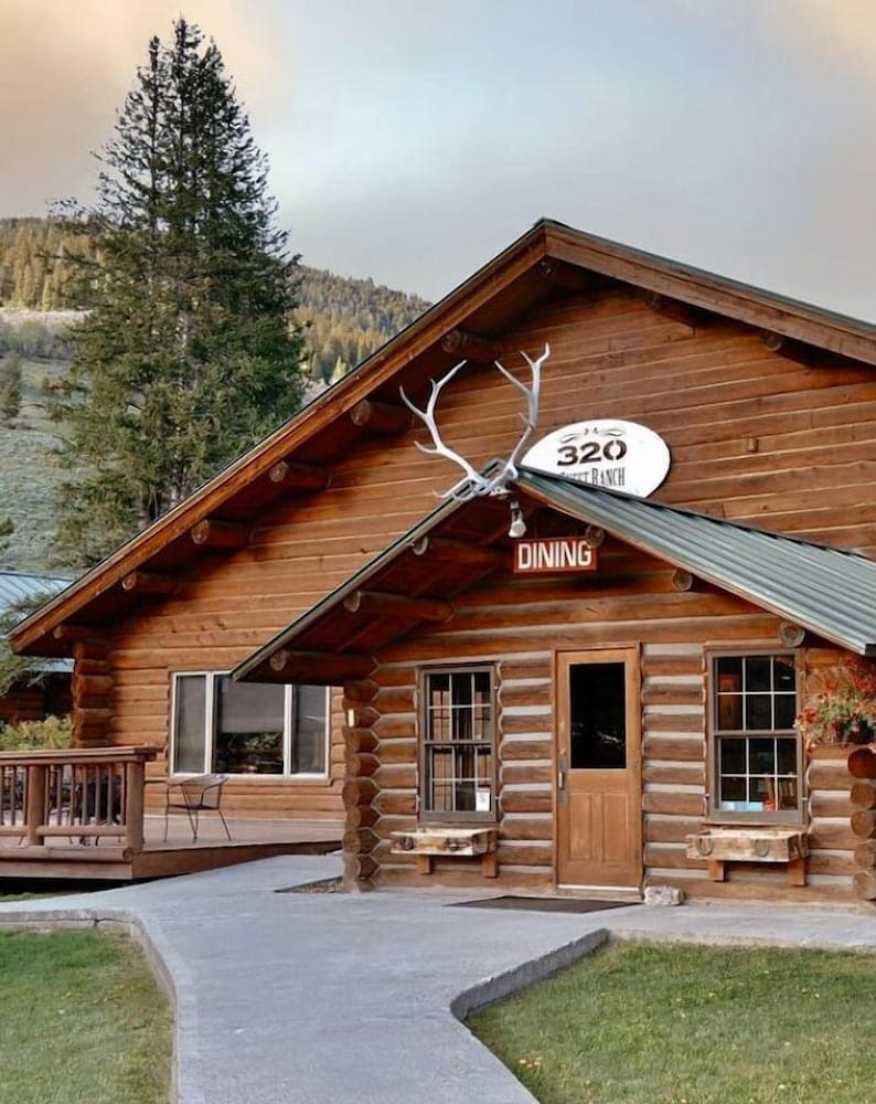 320 Guest Ranch