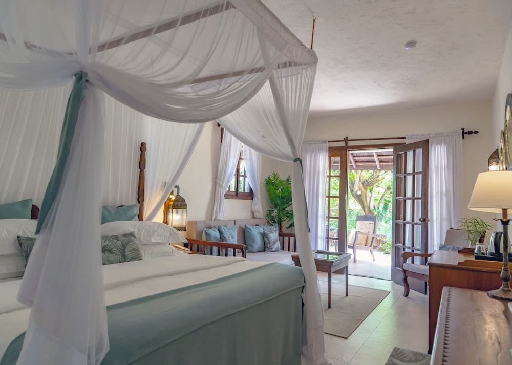 Breezes Beach Club & Spa – Half Board