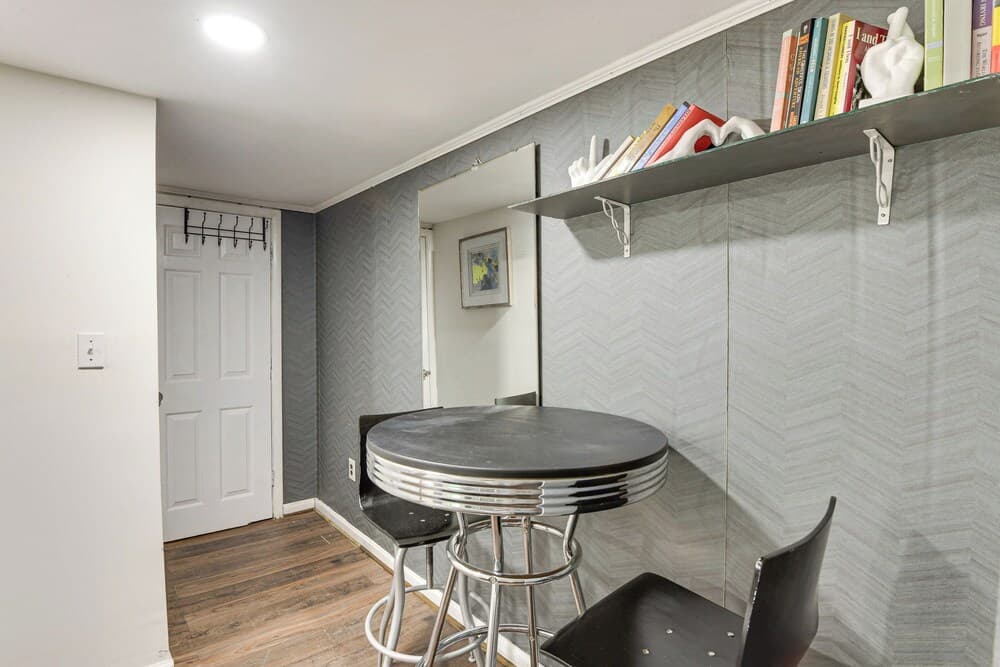 10 Mi to Washington: Wheaton Studio Suite