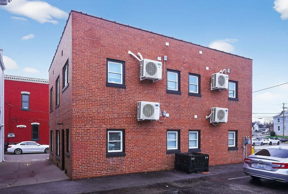 Historic 1920s Stay, Columbia House Unit A 1 Bedroom Apts