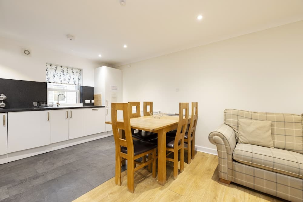 JOIVY Gorgeous Flat Near Edinburgh Castle W/ Parking