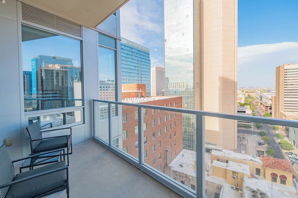 ROVE LIVING/KL - 44 Monroe