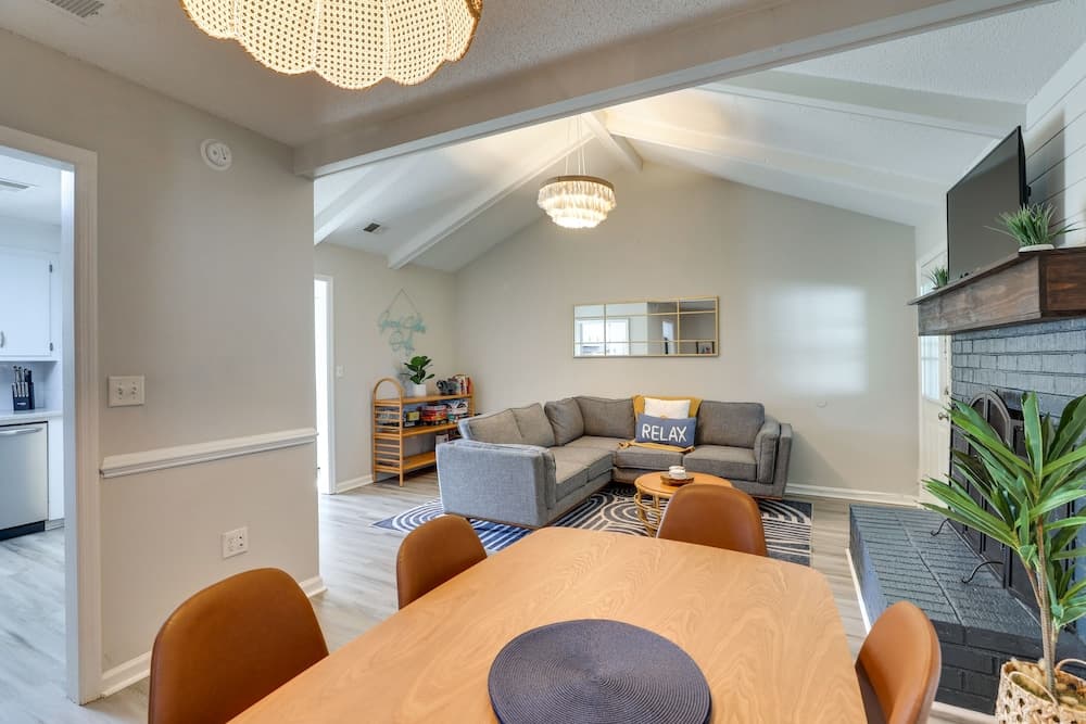 Summerville Vacation Rental: 4 Mi to Downtown!