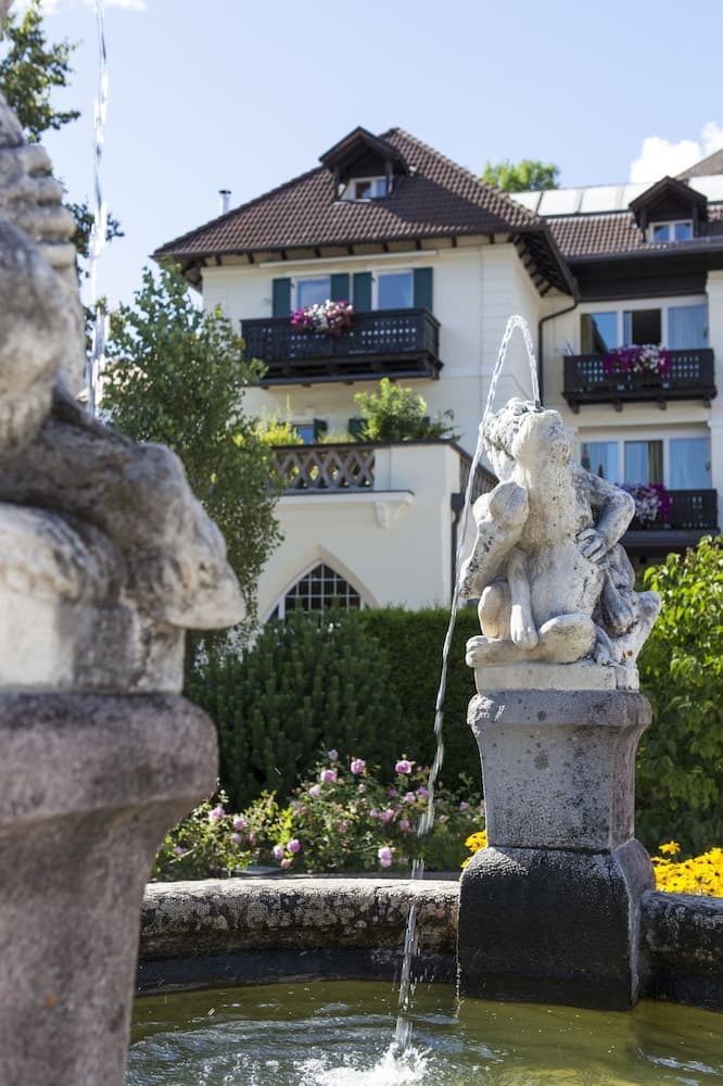 Bemelmans Post Hotel