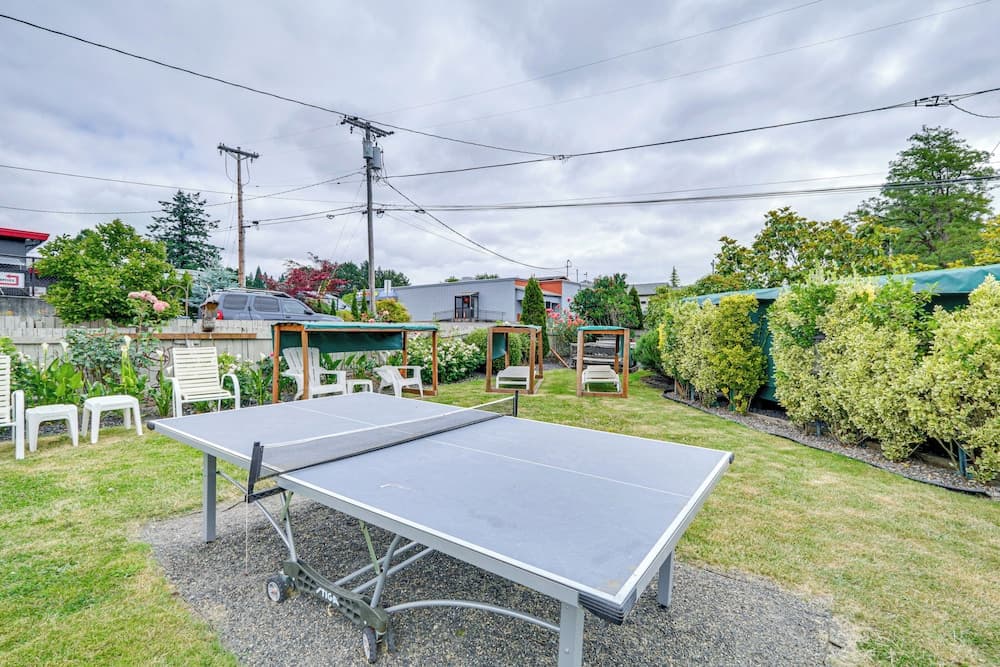 7 Mi to Dtwn Portland: Quiet Yet Central Home