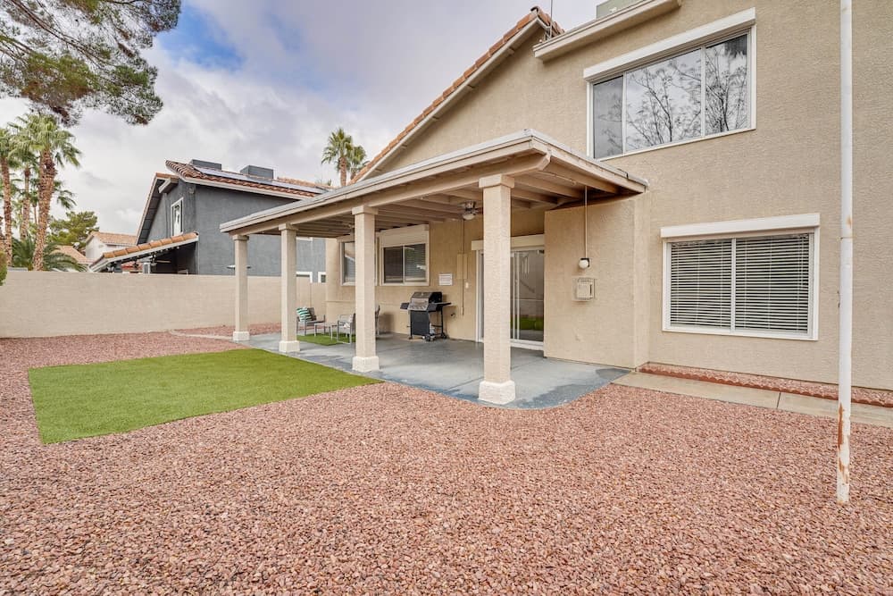 Spacious Henderson Home: 7 Mi to Vegas Strip