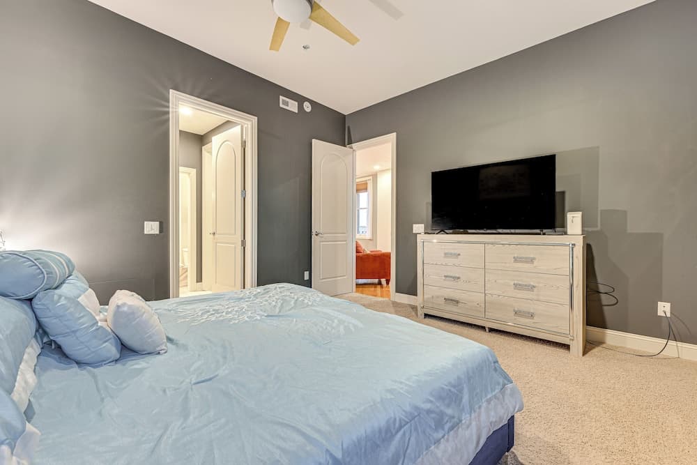 Heart of Dtwn Omaha: Historical Apt w/ Perks
