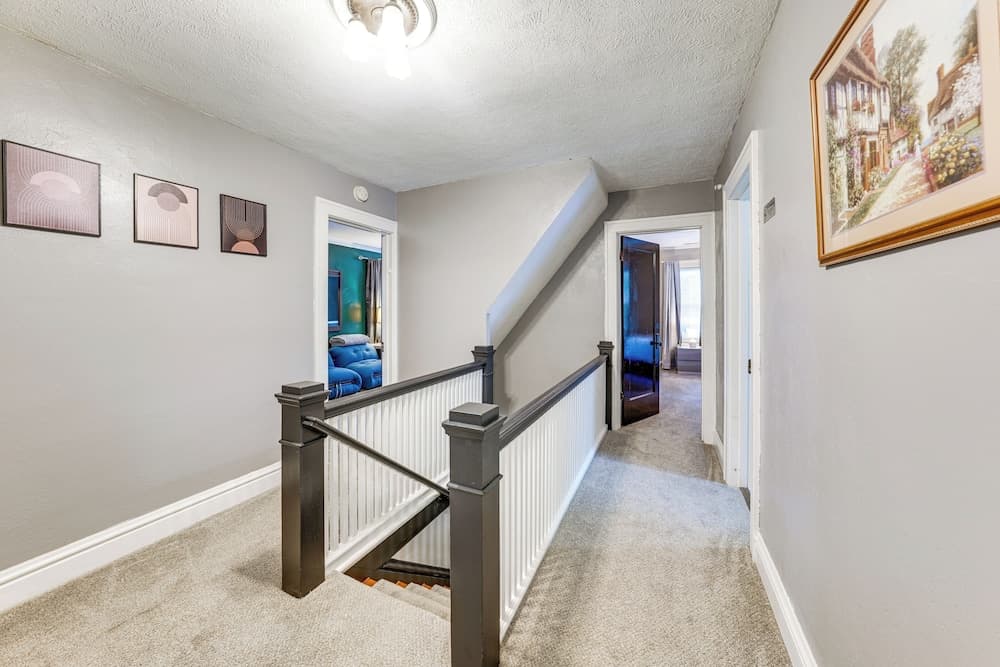 2 Mi to Dtwn: Spacious Apartment in Joliet