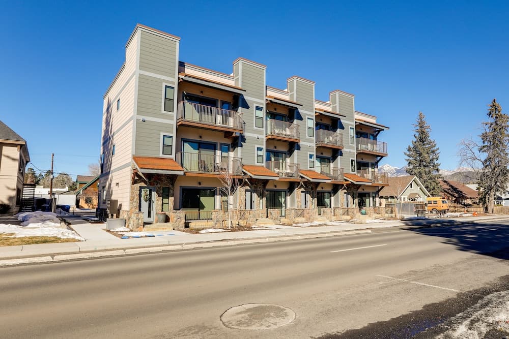 Flagstaff Townhome Near Downtown w/ Mountain Views