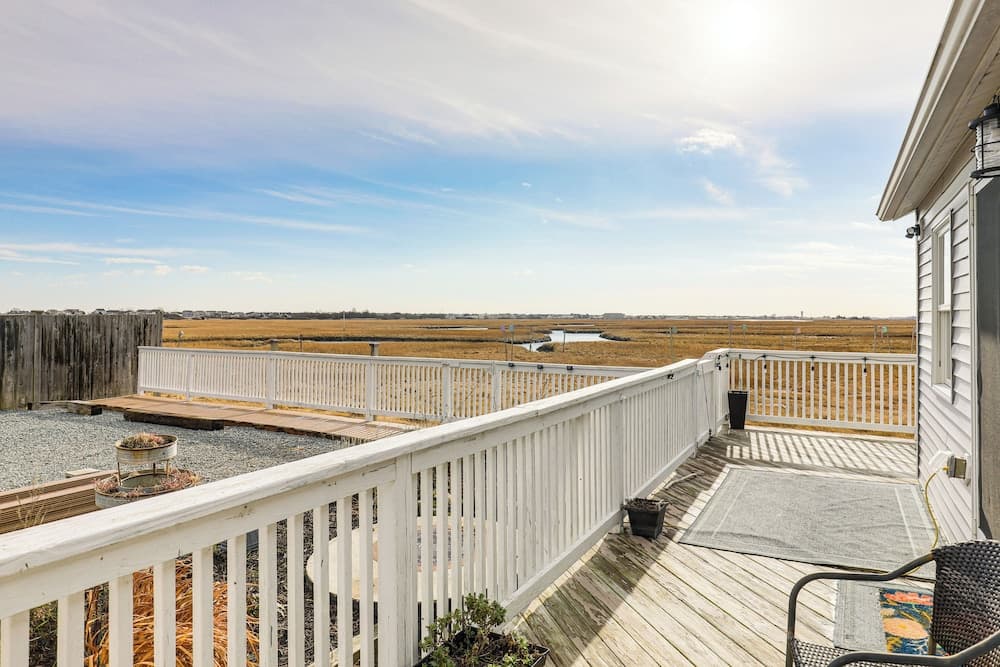 Walk to Beach: Water-view Seabrook Sanctuary