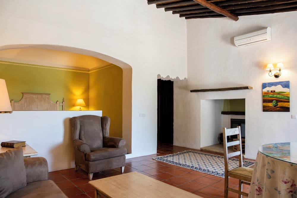 Horta da Moura by WOT Signature