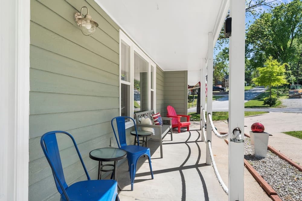 Branson Downtown Beauty - 4 BDR Home Sleeps 15