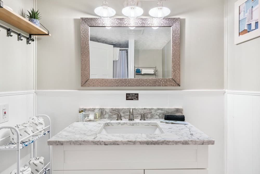 Branson Downtown Beauty - 4 BDR Home Sleeps 15