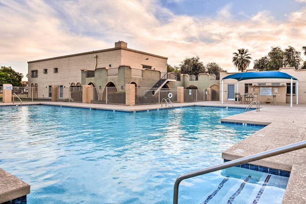 Scottsdale Gem: Pool Access, Walk to Old Town