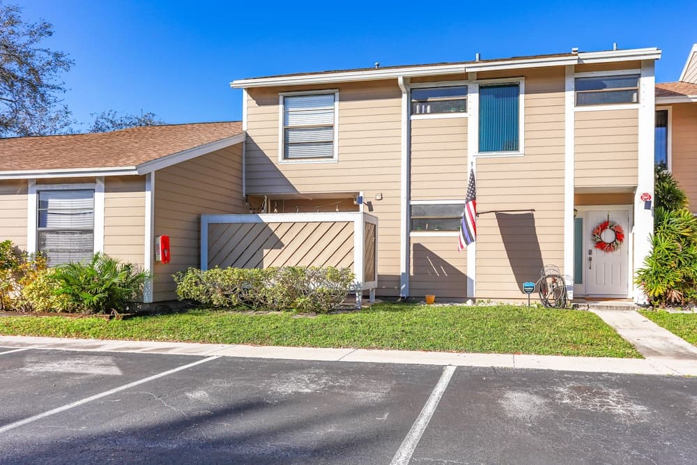 5 Mi to Beach: Jupiter Townhome w/ Pool Access
