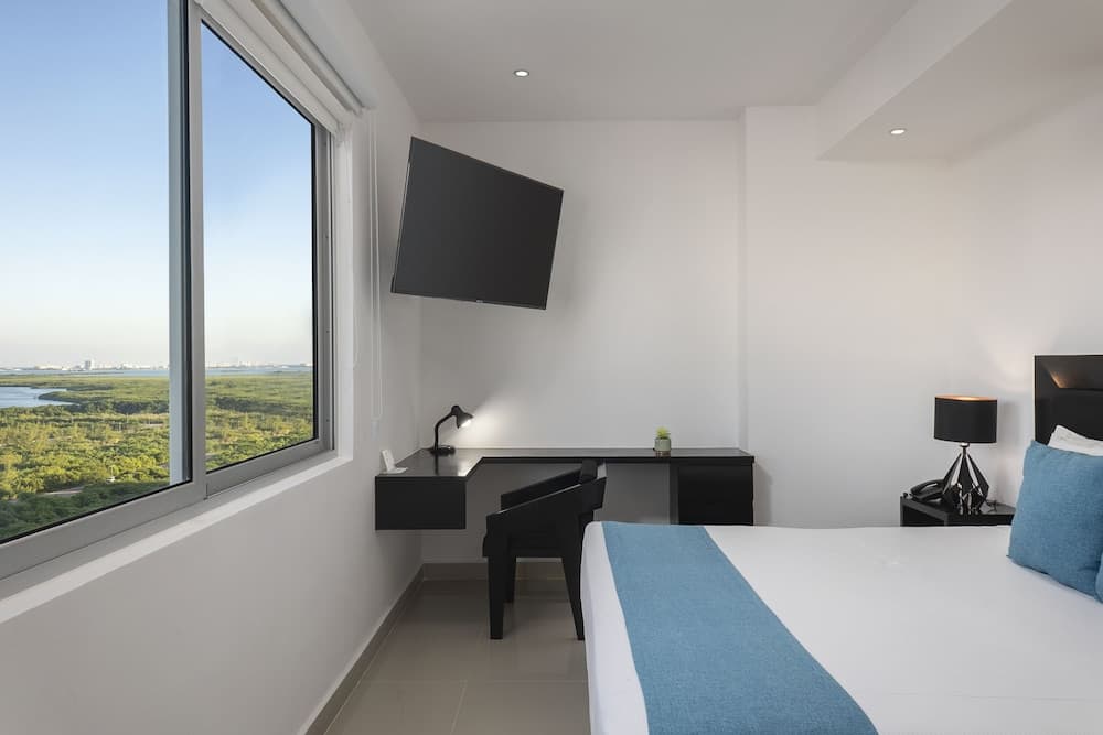 Suites Malecon Cancun