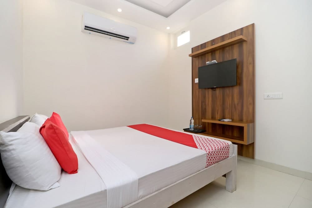 OYO 22097 Hotel Jd