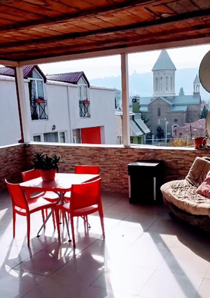 David L Hotel