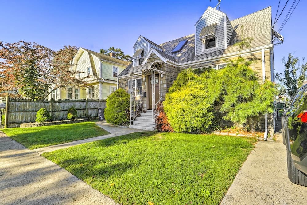 New Haven Gem w/ Private Pool, Walk to Beach!