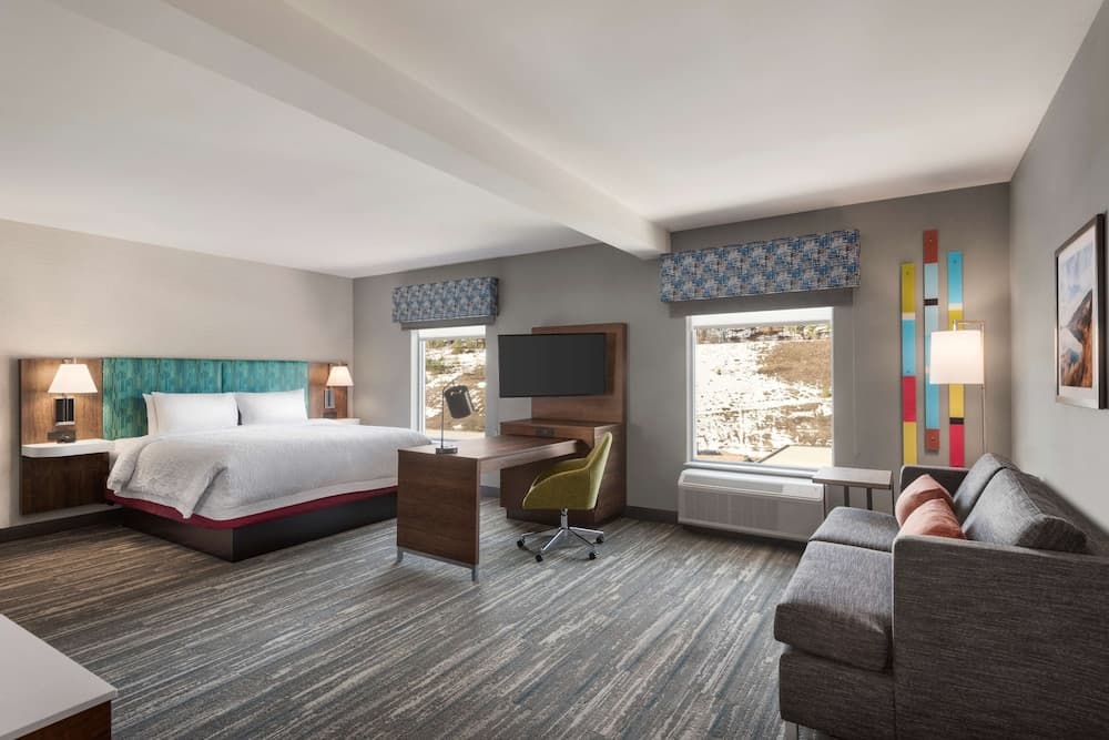 Hampton Inn & Suites by Hilton Kelowna Airport