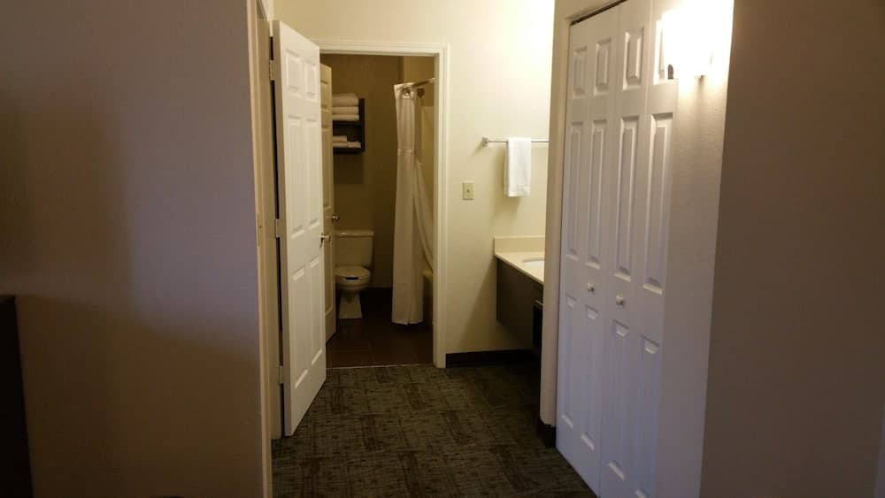 Staybridge Suites Chicago-Oakbrook Terrace by IHG