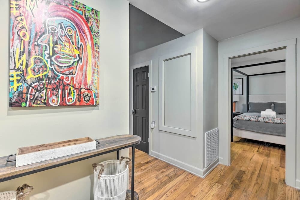 Bright Savannah Loft in Historic District!