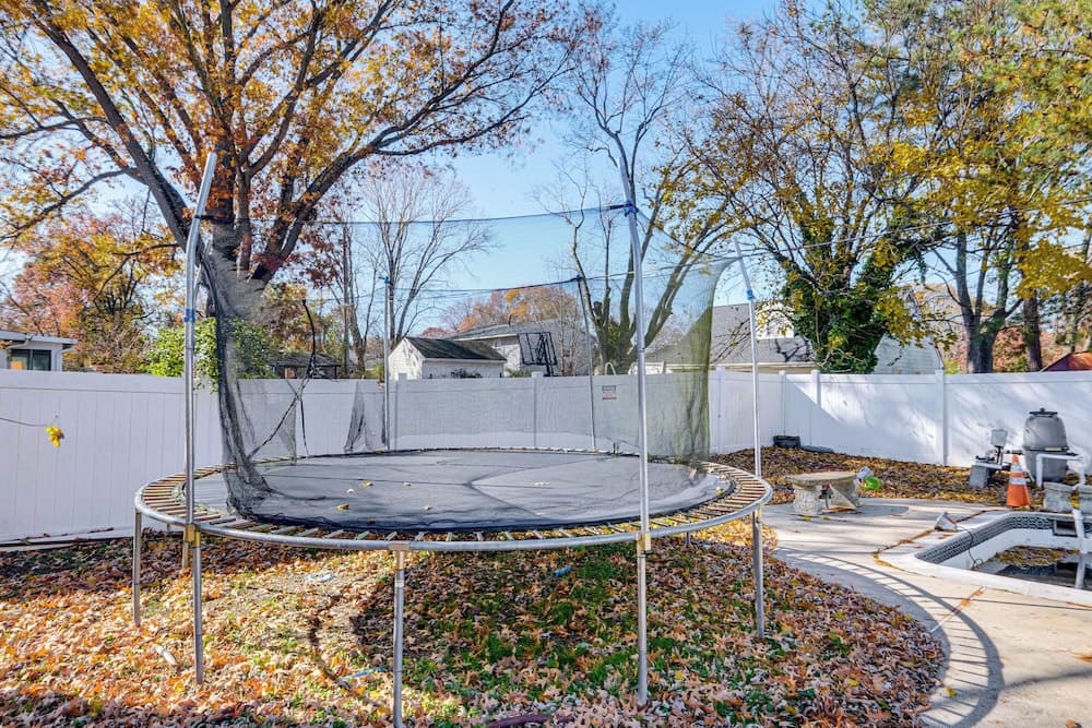Commute to Alexandria & DC: Home w/ Shared Yard