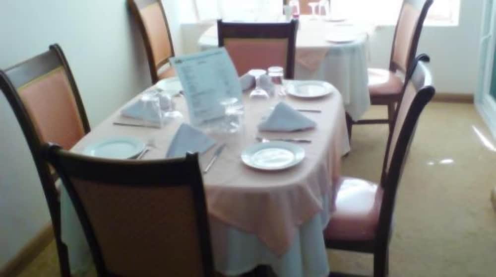 De Holiday Beach Hotel