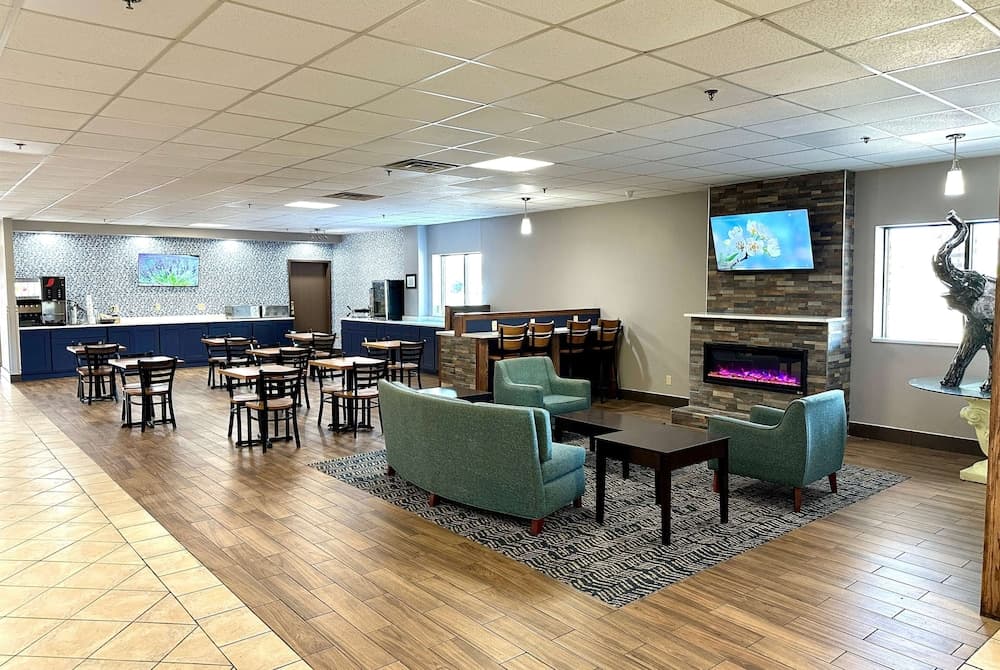 AmericInn & Suites By Wyndham Baraboo Event Center