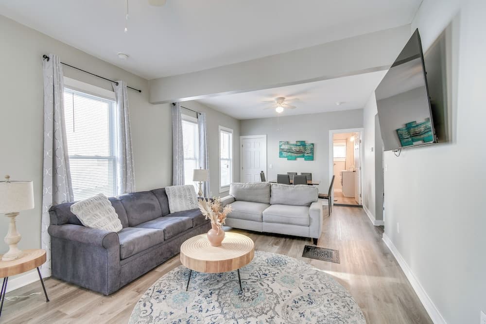 2 Mi to Dtwn: Syracuse Gem w/ Screened Porch