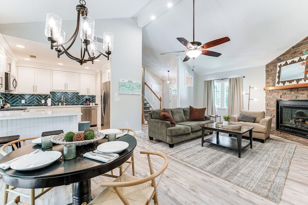 < 2 Mi to Dtwn Alpharetta: Home w/ Screened Porch!