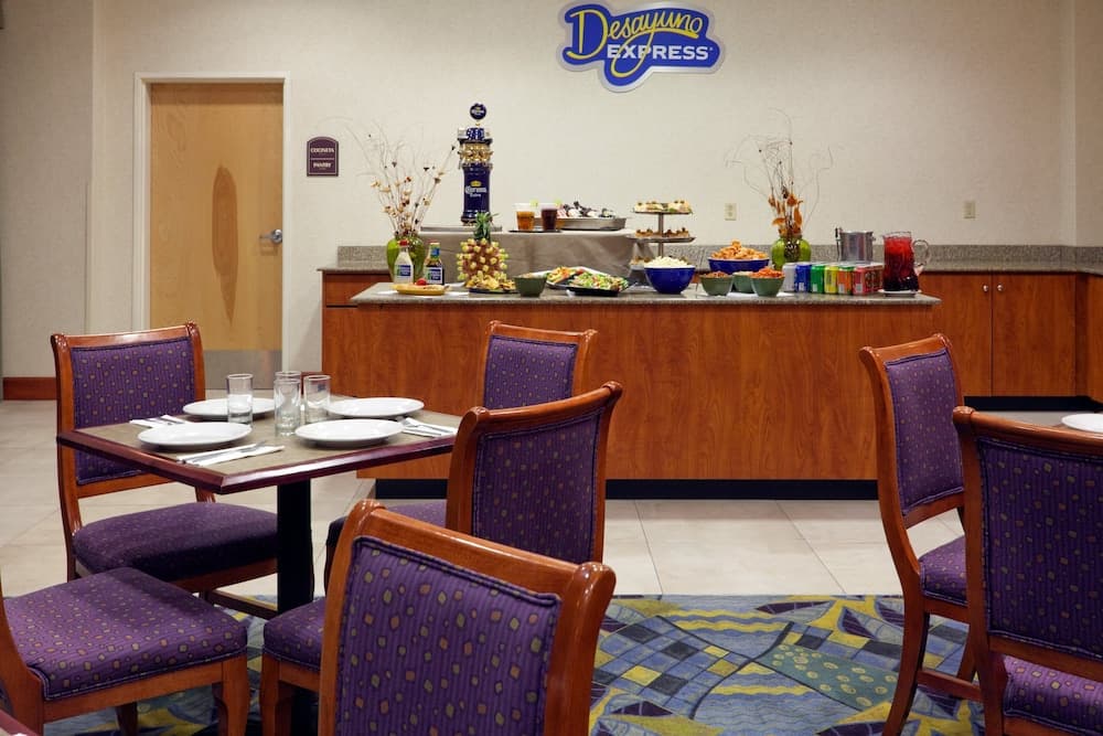Holiday Inn Express Hotel & Suites Toluca Zona Aeropuerto by IHG