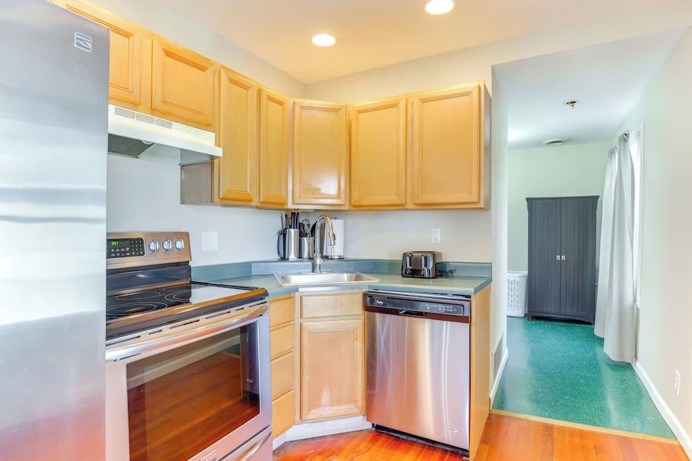 1 Block to Dtwn Seneca Falls: Apartment w/ Yard!