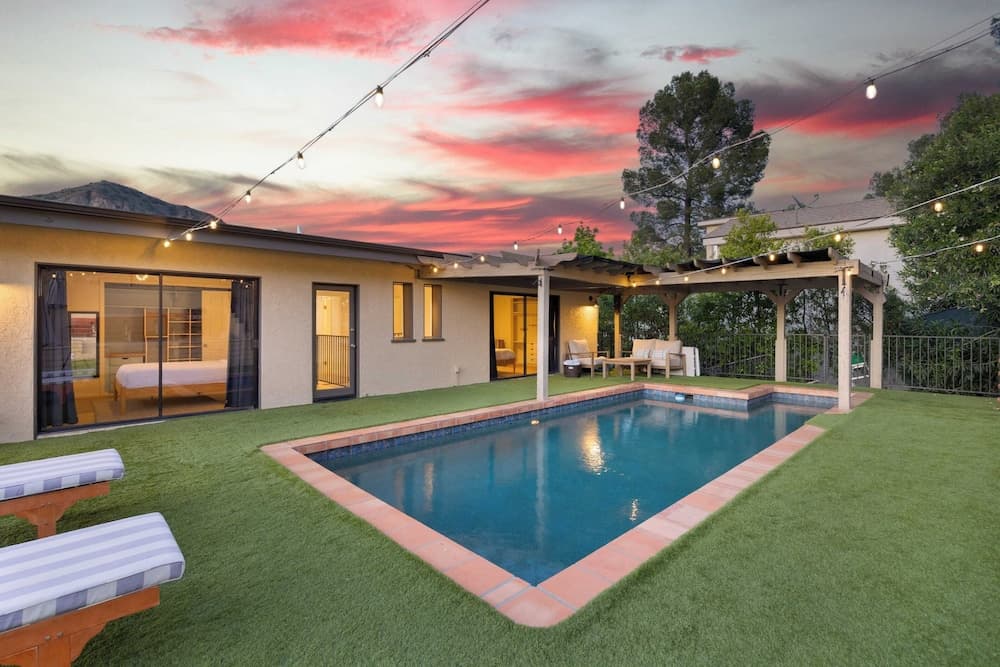 Designer Retreat w/ Pool, Firepits, Panoramic Views The Lake House at Malibu