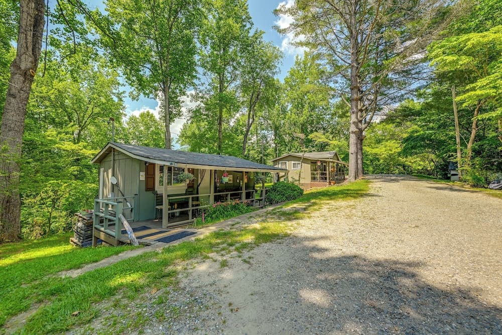 Shared Hot Tub & Fire Pit: Tranquil Whittier Gem!