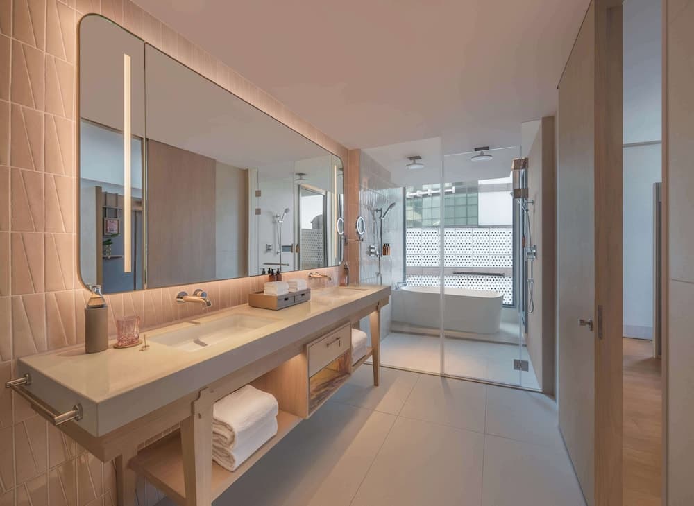 Kromo Bangkok, Curio Collection By Hilton