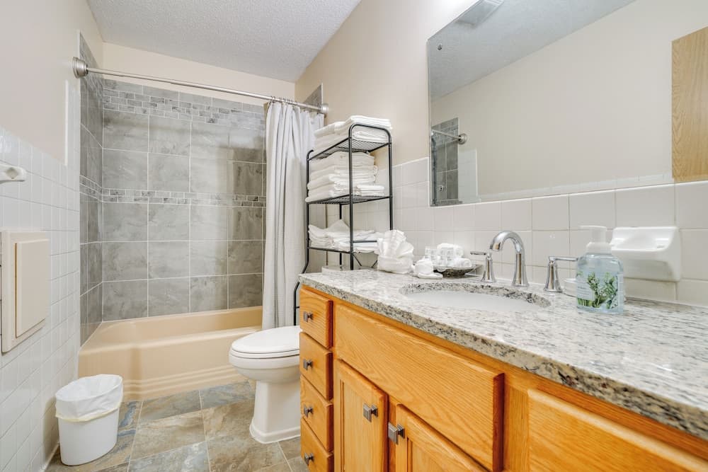 10 Mi to Downtown: Group Getaway in Minneapolis