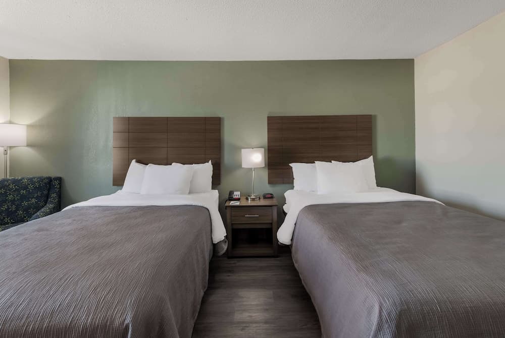 Quality Inn Saint Louis Airport