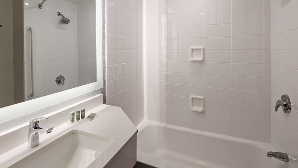 Best Western Paramus Hotel & Suites