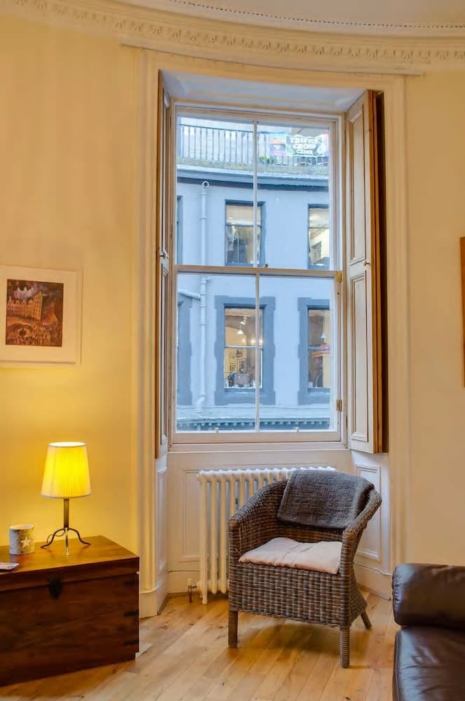 JOIVY Diagon Alley Apartment
