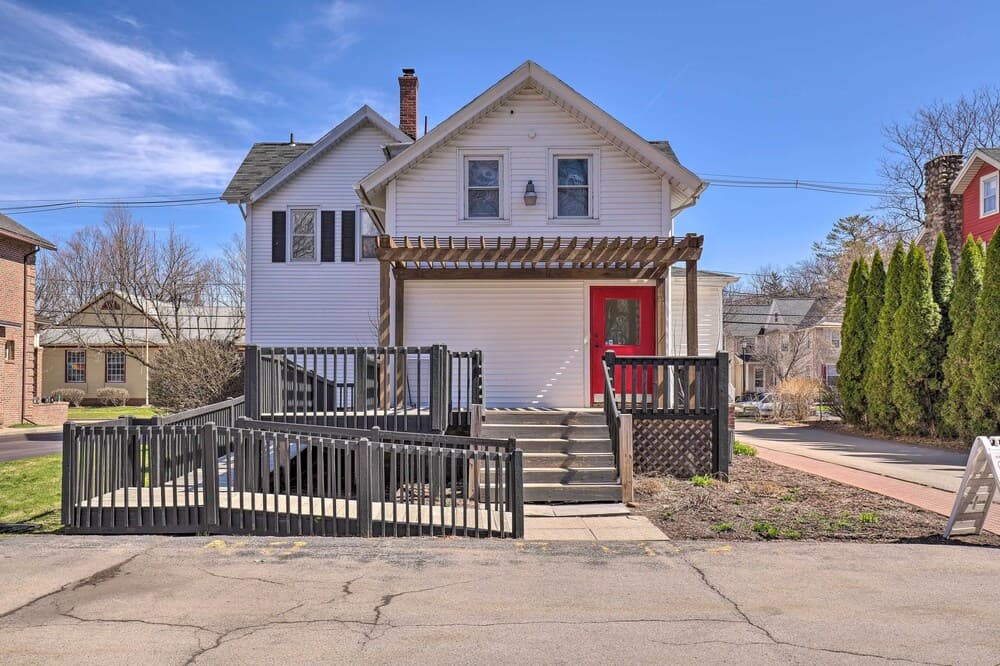 Charming & Walkable Fairport Village Apartment!