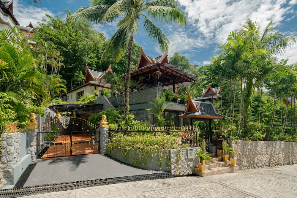 Classy 4-BR Seaview Villa at Surin Beach